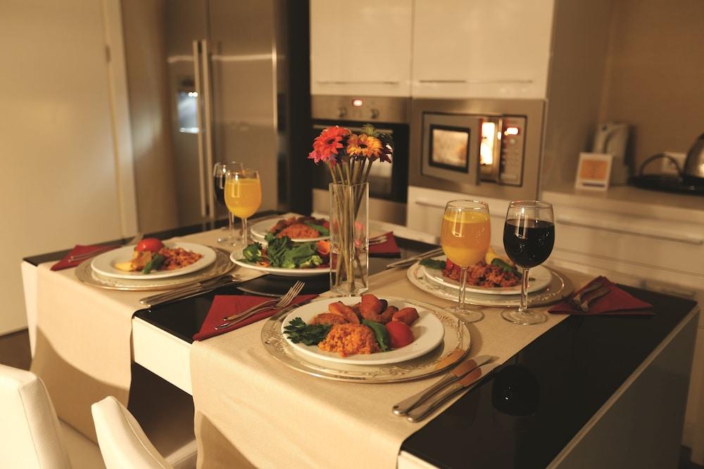Hotel Radisson Residences Avrupa Tem Istanboel